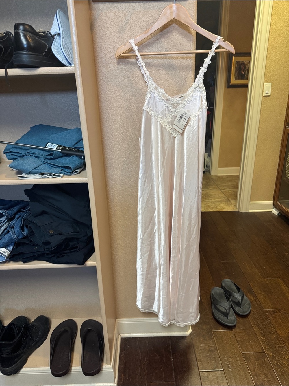 Lace-Trim nightgown  in Cream pink
